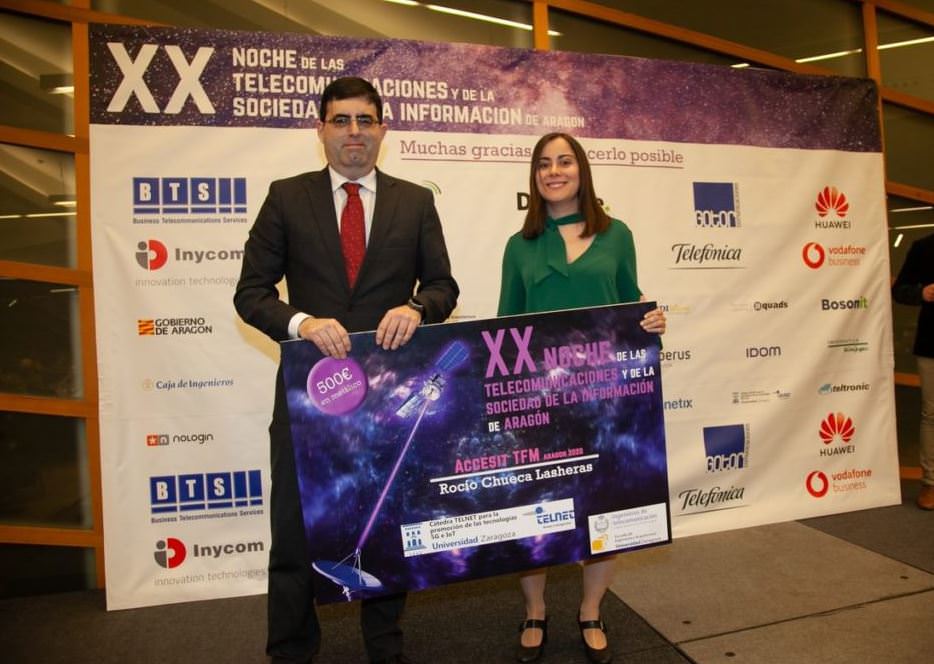 Rocio Chueca recibiendo su premio en la Noche de las Telecomunicaciones
